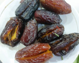A picture of step 2 of Pan and dates mukhwas.