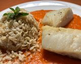 Foto del paso 11 de la receta: Bacalao skrei fresco en salsa de cebolla con tarrina de arroz integral