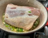 Une image de l'étape 4 de Carré de porc mariné au miel et tomates.