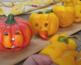 Foto del paso 3 de la receta: Pimientos rellenos de pollo y arroz negro, especial Halloween