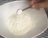 A picture of step 1 of Kanda batata puri.