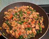 Foto langkah ke 6 dari resep Chicken Pad Kra Pao (THAILAND).