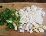Foto del paso 3 de la receta: Merluza en salsa con guisantes