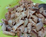 Foto langkah ke 3 dari resep Mi Ayam Jamur, lezat dan harum.