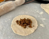 Foto del paso 5 de la receta: Gyozas caseras mixtas con mahonesa de soja, mahonesa de siracha y chili dulce
