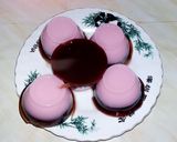 Foto langkah ke 6 dari resep Puding coklat strawberry.