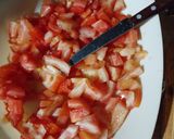 Foto del paso 1 de la receta: Tarta de tomate, queso, huevo, jamón y fiambre primavera
