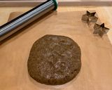 Foto del passaggio 3 della ricetta ZIMTSTERNE - Biscotti stelline di frutta secca, cannella e ghiaccia reale