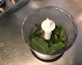 Une image de l'étape 2 de Pâte brisée à la menthe fraîche et épeautre.