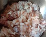 Foto langkah ke 1 dari resep Tumis Ayam Paprika.