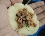 A picture of step 3 of Aloo qeema cutlets.