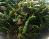 Foto langkah ke 4 dari resep Tumis pakis terasi favorit keluarga.