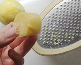 Foto del paso 1 de la receta: Bizcochuelo de limón, jengibre y romero 🌿🍋
