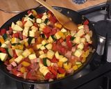 Une image de l'étape 21 de Gratin de légumes multicolores au lard, emmental et persil.