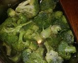Brokkolikrémleves 🌱 recept fázis 3 fotója