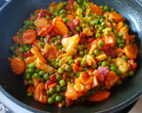 Foto del paso 6 de la receta: Guisantes con chorizo, zanahoria y coliflor