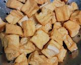 Foto langkah ke 2 dari resep Tumis sawi dan tahu putih.