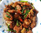 Hình bước làm 2 của món Thịt ba rọi kho tiêu