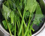 A picture of step 1 of Spinach with goji berry.