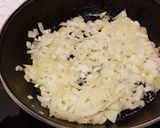 Foto del paso 3 de la receta Chipirones rellenos con salsa de puerros y cebolla