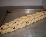 Foto del paso 16 de la receta: Pan de leche y pasas trenzado
