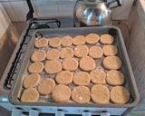 Foto del paso 9 de la receta: Alfajores de chocolate blanco rellenos con dulce de membrillo