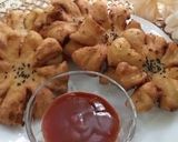 A picture of step 15 of Potato flowers (tea time snack).