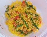 Foto del passaggio 6 della ricetta Cous cous con asparagi,ceci e pomodorini al profumo di zafferano