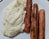 Foto del paso 3 de la receta: Salchichas con puré