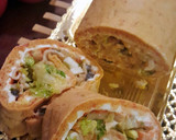 Foto del paso 10 de la receta: Enrollado (Brazo de Gitano) de escalivada con relleno tropical, queso crema y mermelada de pimientos