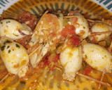 Foto del paso 4 de la receta: Chipirones rellenos de langostinos en salsa