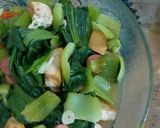 Foto langkah ke 5 dari resep Cah pokcoy tahu sosis.