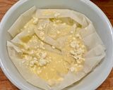 Une image de l'étape 2 de Banitsa à la feta et au Maasdam.