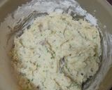 Foto del paso 8 de la receta: Buñuelos de puré de papas, abadejo, palitos de cangrejo y cebolla sofrita con ensalada
