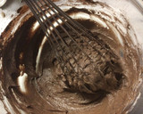 Foto del passaggio 3 della ricetta Torta al cioccolato con pere al vino rosso