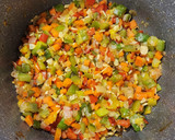 Foto del paso 5 de la receta: 🥟🧀🥕🧅🫑 Empanadas de vegetales y queso - Zapallito, cebolla, morrón y zanahoria - #Sintacc 🫑🧅🥕🧀🥟