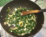 Foto langkah ke 4 dari resep Tumis Daun Singkong Telur.