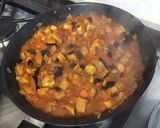 Une image de l'étape 9 de Chipolatas au curry d'aubergine et tomates.