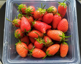 Foto del paso 1 de la receta: Ensalada de kiwi con fresas
