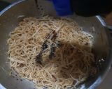Foto langkah ke 2 dari resep 13. Bihun Goreng Tidak Berminyak.
