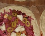 صورة لخطوة 4 من وصفة البيتزا 🍕🍕 المغلية بدون فرن لذيذة وسهلة التحضير