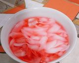 Foto langkah ke 4 dari resep Es Jelly Kelapa Merah Putih.