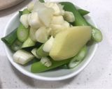 蒜薹. 猪五花肉的食譜步驟1照片