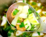 Hình bước làm 2 của món Canh bí ngòi nấu tôm
