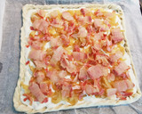 Foto del paso 5 de la receta: Coca de Cebolla caramelizada, Bacon y Papada ibérica