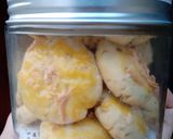 Foto langkah ke 2 dari resep Garlic cheese cookies.