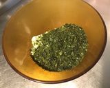 Une image de l'étape 2 de Filets de loup de mer à la crème d'algues et truffe noire du Périgord.