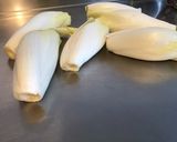 Une image de l'étape 1 de Flan d endives caramélisées à la ricotta,lomo corse et sirop d’érable.