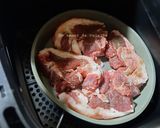 Une image de l'étape 3 de Filets d'agneau rôtis au airfryer accompagnés de salade de crudités.