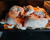 Foto del paso 3 de la receta: Pollo al horno con patatas y verdura al vino blanco
